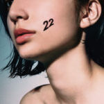 ２２